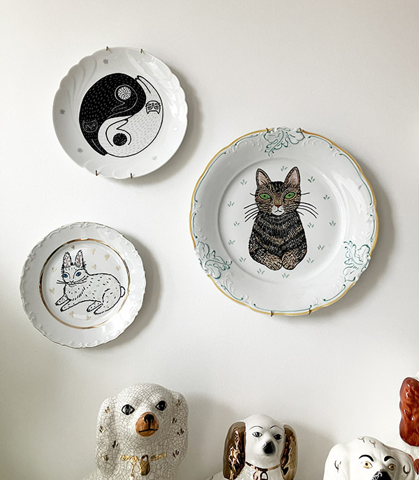 jak wieszać talerze na ścianie