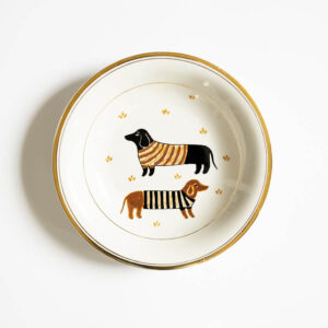 talerz na ścianę jamni w ubrankach