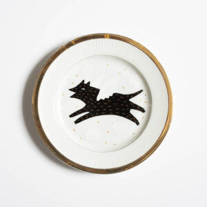 talerz na ścianę - czarny piesek w niebie