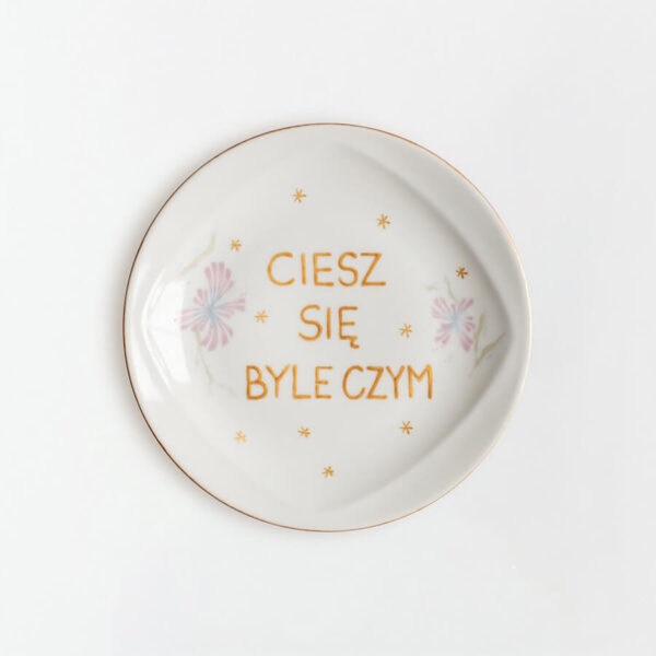 talerz na ścianę - ciesz się byle czym - sentencja