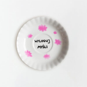 talerz na ścianę - wyloguj myśli- sentencja